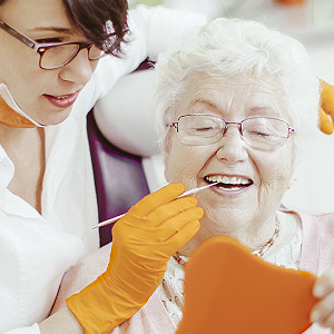 4AreasWeMayCheckDuringYourOlderLovedOnesRegularDentalVisit